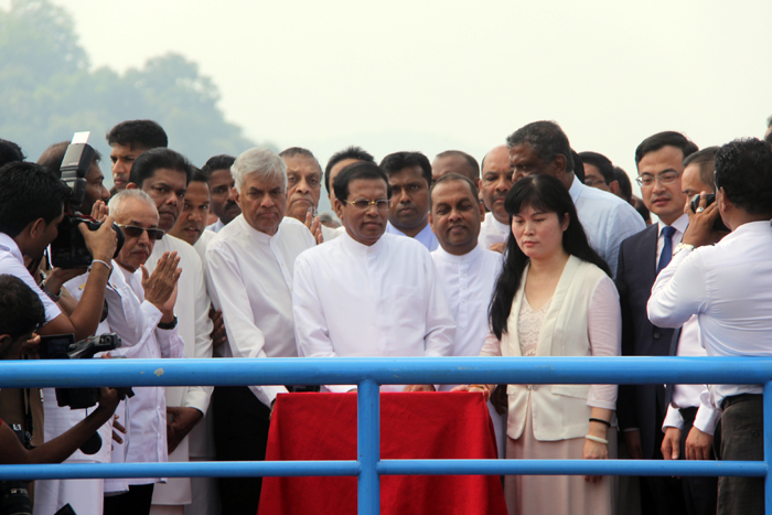 1515562247218780.jpg 總統、總理、龐參共同按下溢洪道閘門按鈕.JPG