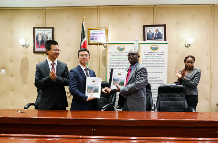 1517993339512481.jpg 簽約儀式2 - 副本.jpg