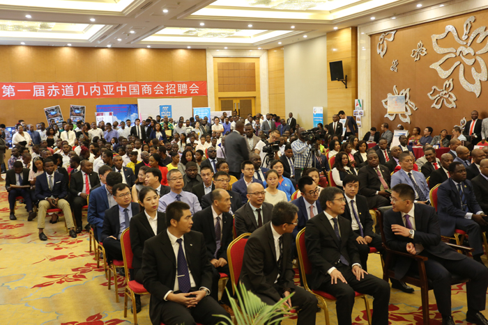 1525308591167999.jpg 招聘會現場2.jpg