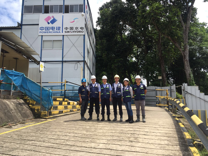 1531285905903839.jpg 檢查組與T217項(xiàng)目部人員合影.jpg