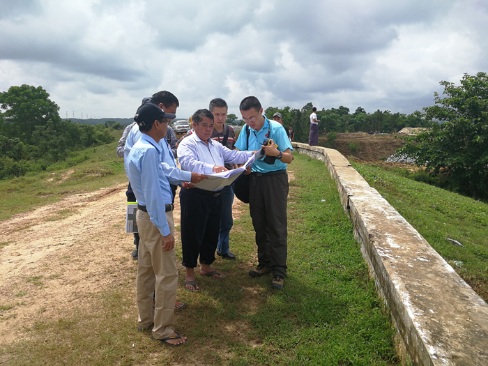 1536565246595398.jpg 專家組現場指導.JPG