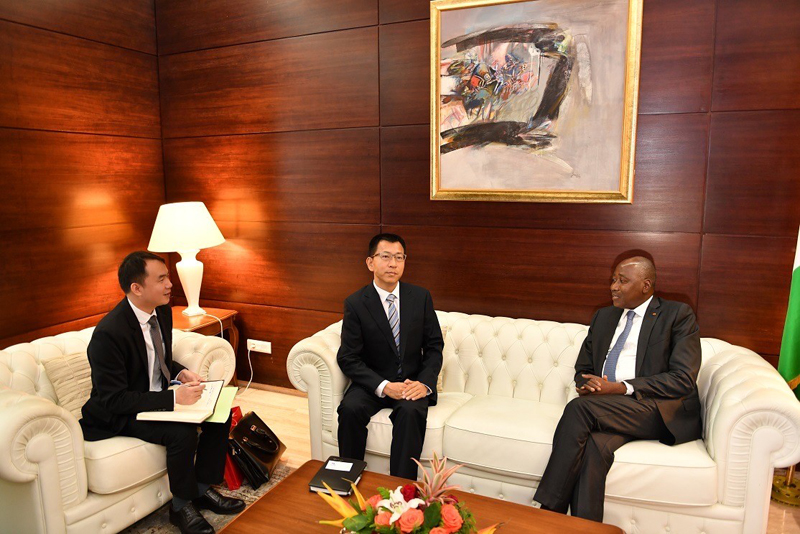 20191107 張念木拜會科特迪瓦總理-2.jpg