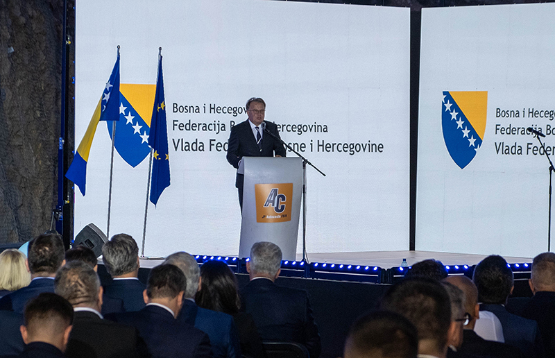 波黑聯(lián)邦總理在儀式上發(fā)表講話.jpg